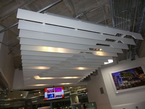 Estructura en techo con luminarias