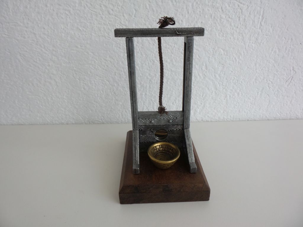 Lote 026 Guillotina inventada por J.I.Guillotin S. XVIII