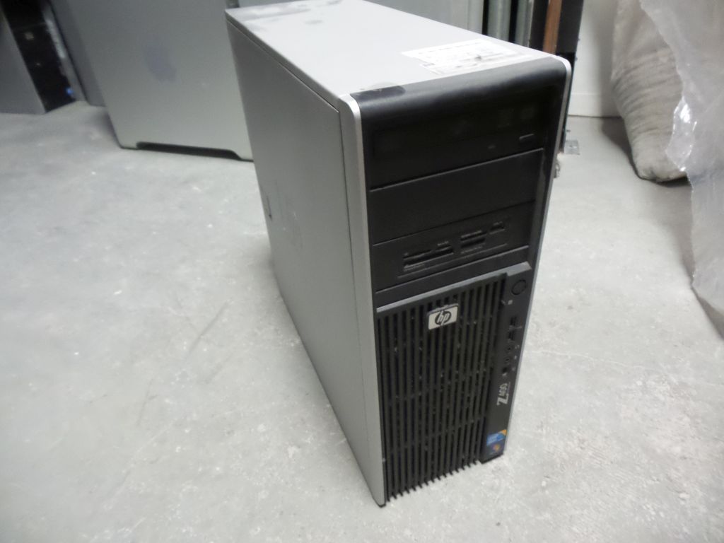 Lote 022 - 3 CPU´s HP Desktop Z400
