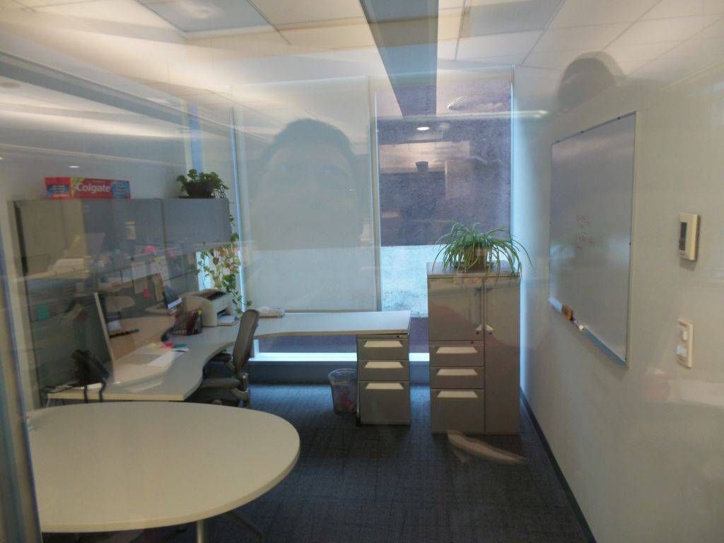 Lote 004 - Escritorio en escuadra con archiveros y gabinetes - Imagen 4
