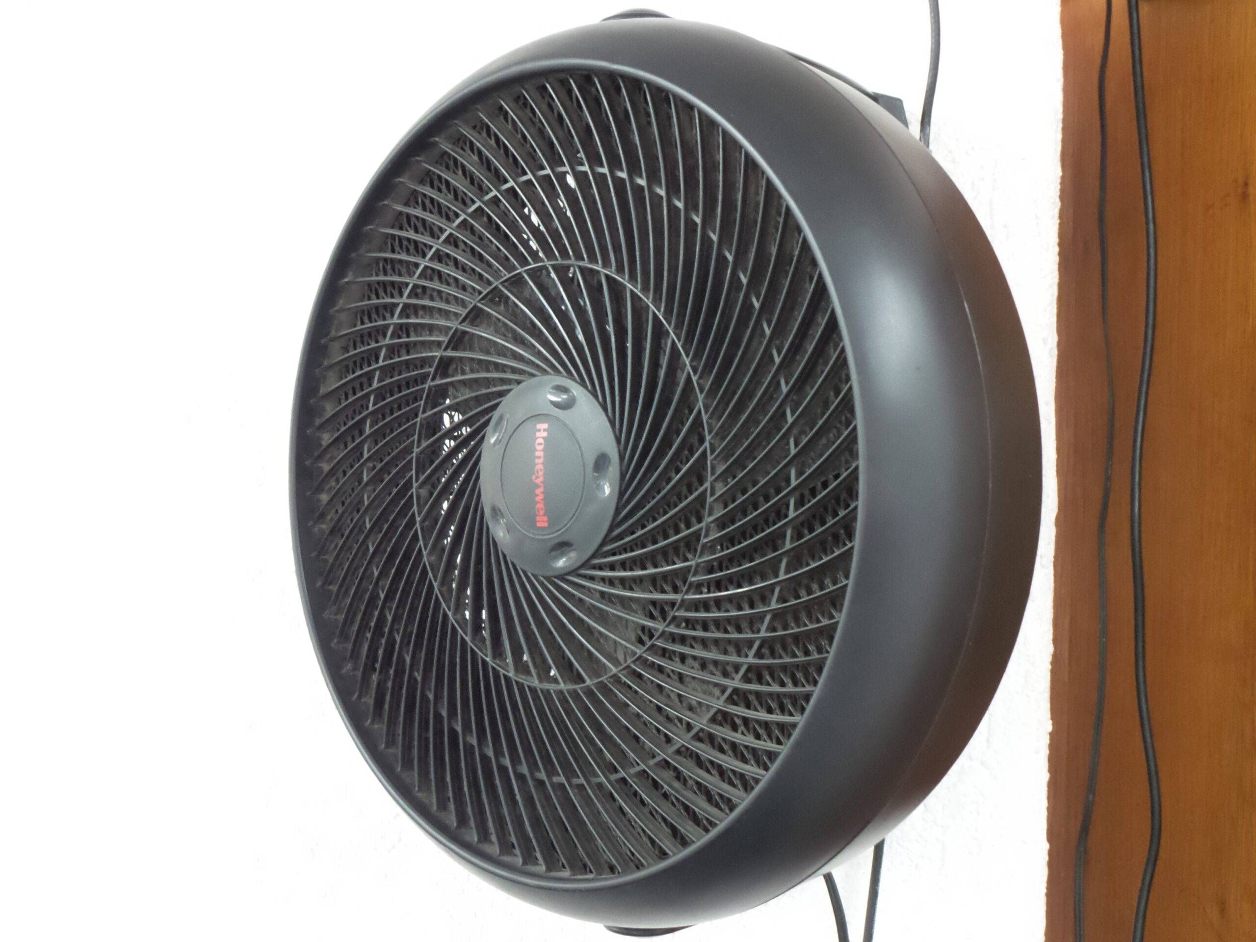 Lote 010 - 5 Ventiladores ( 4 blancos mismo modelo y un negro) - Imagen 7