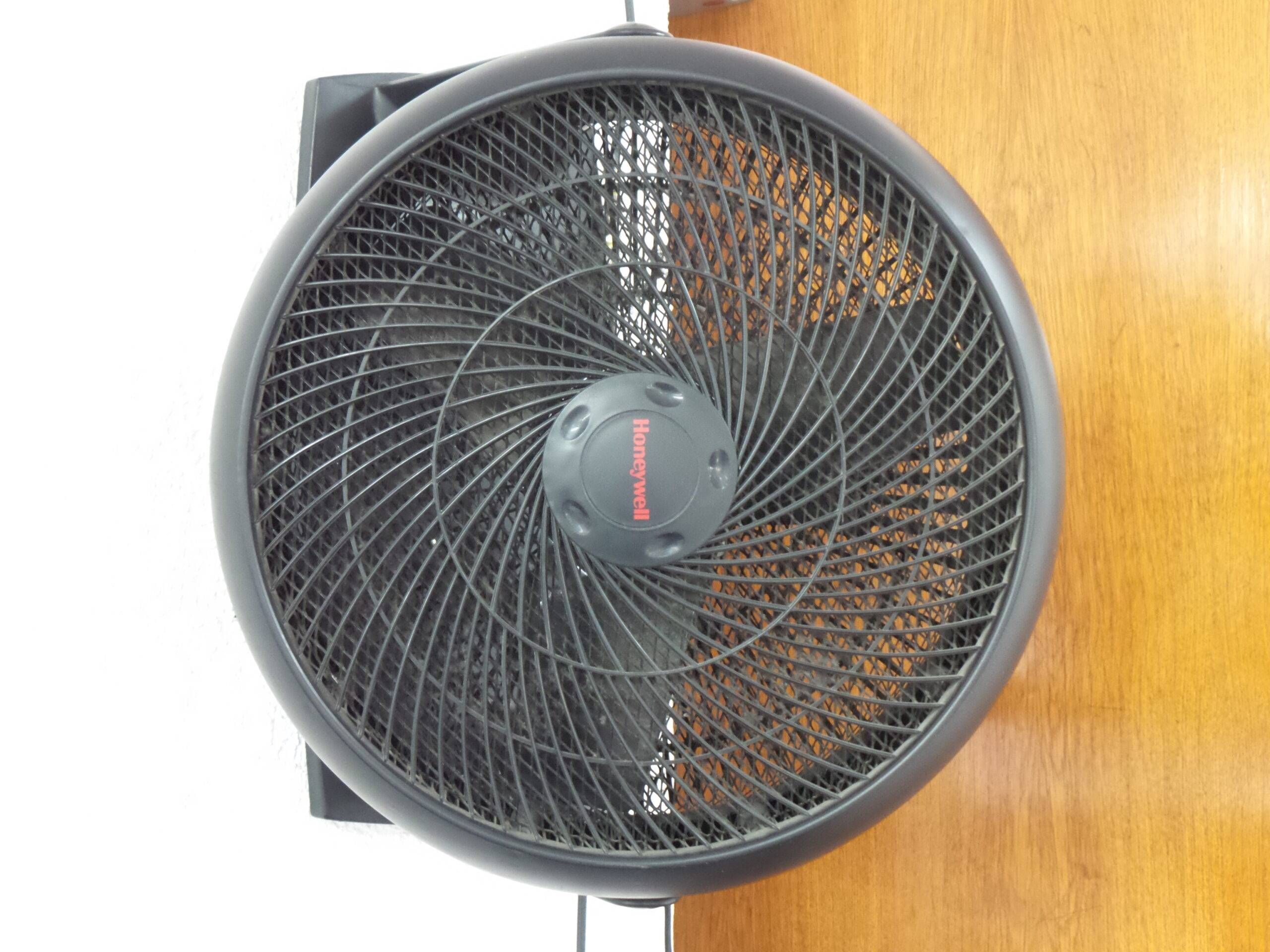 Lote 010 - 5 Ventiladores ( 4 blancos mismo modelo y un negro) - Imagen 8