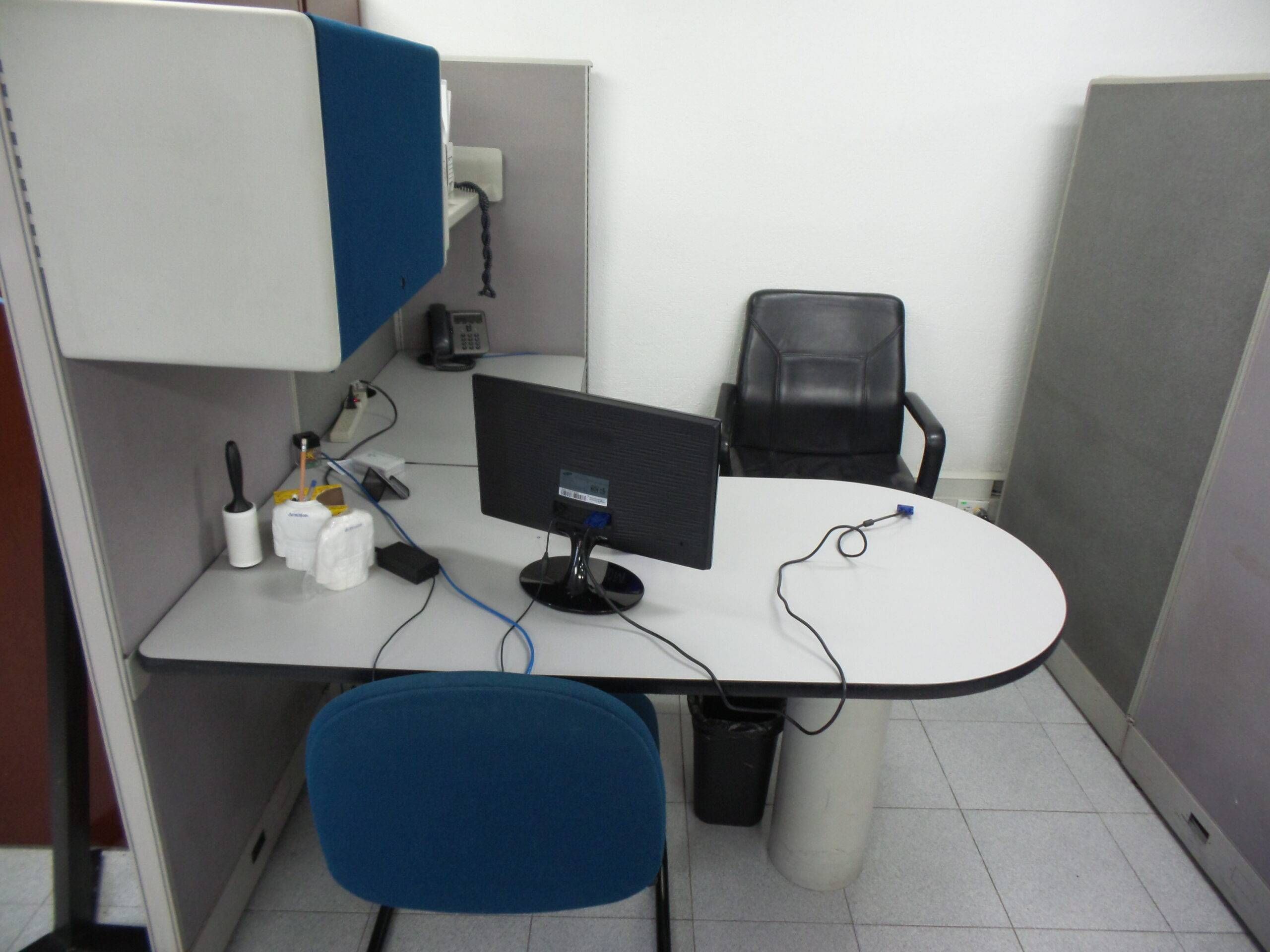 Lote 125 - Archivero con vidrio dividido en tres secciones con 5 puertas cada uno