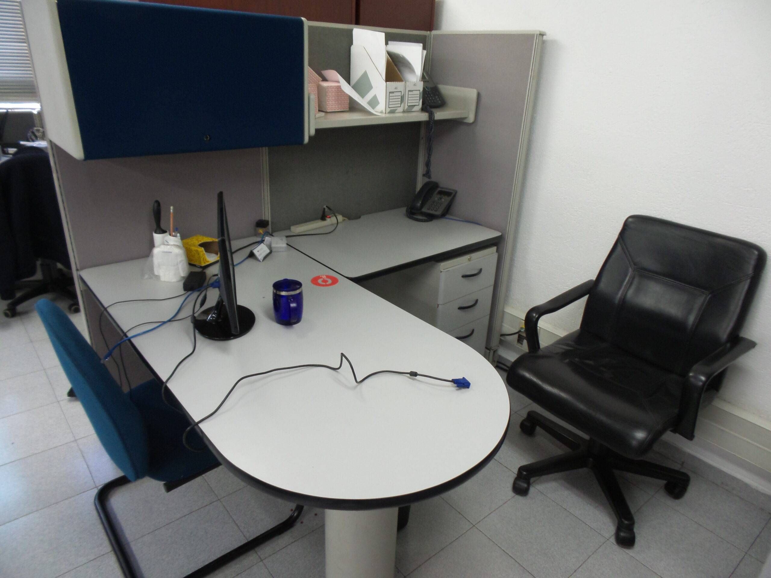 Lote 125 - Archivero con vidrio dividido en tres secciones con 5 puertas cada uno - Imagen 4