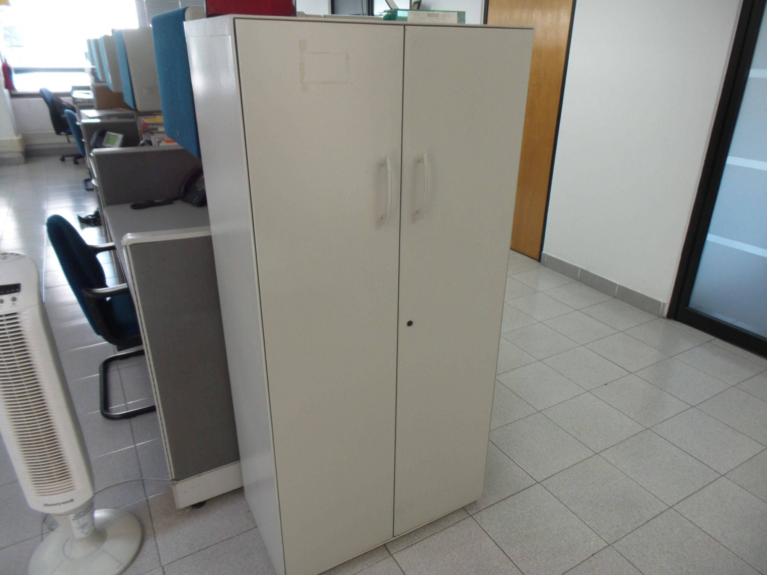 Lote 094 - 3 Gabinete metálico horizontal con 2 puertas y chapa - Imagen 2