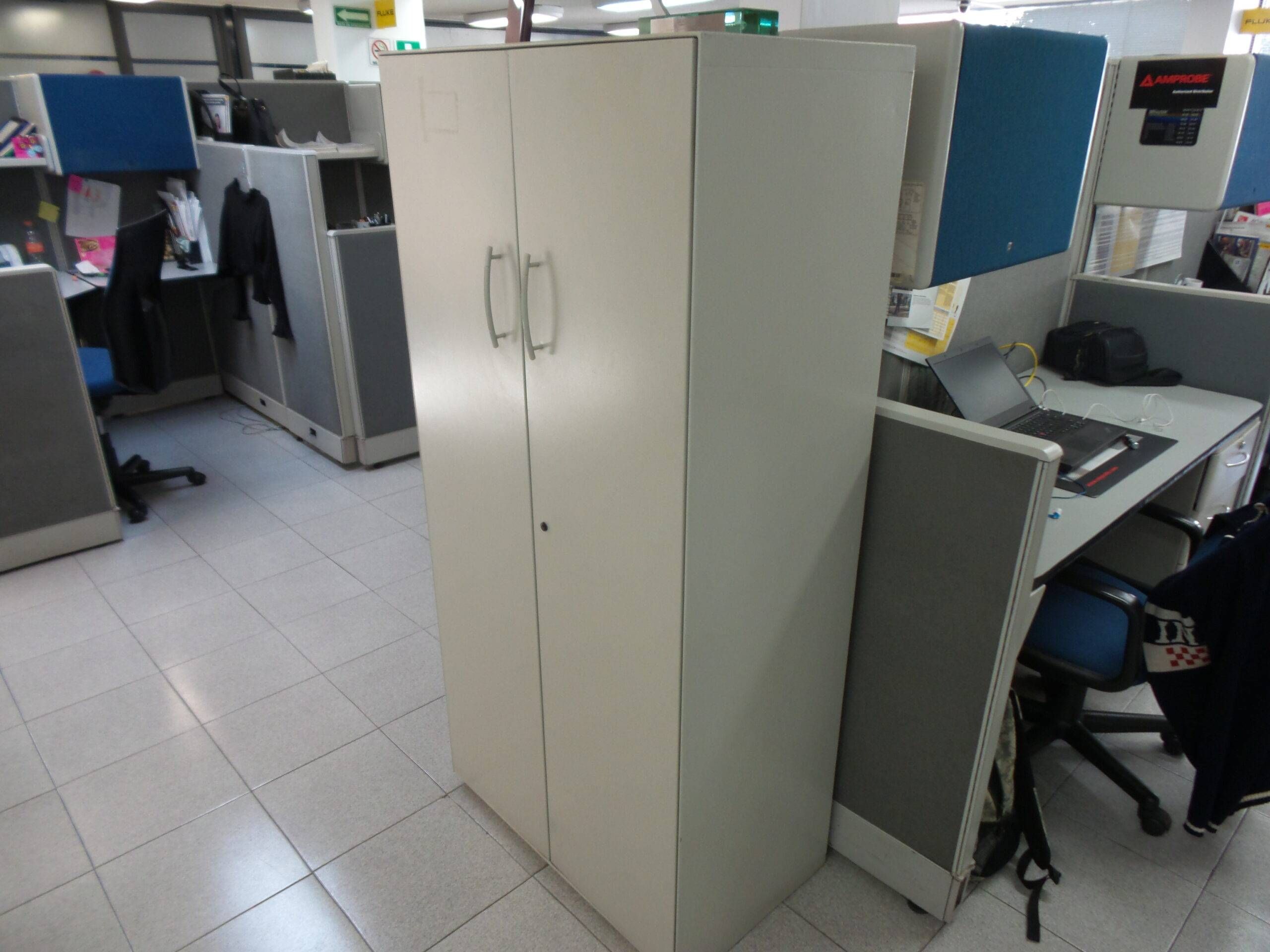 Lote 094 - 3 Gabinete metálico horizontal con 2 puertas y chapa - Imagen 3