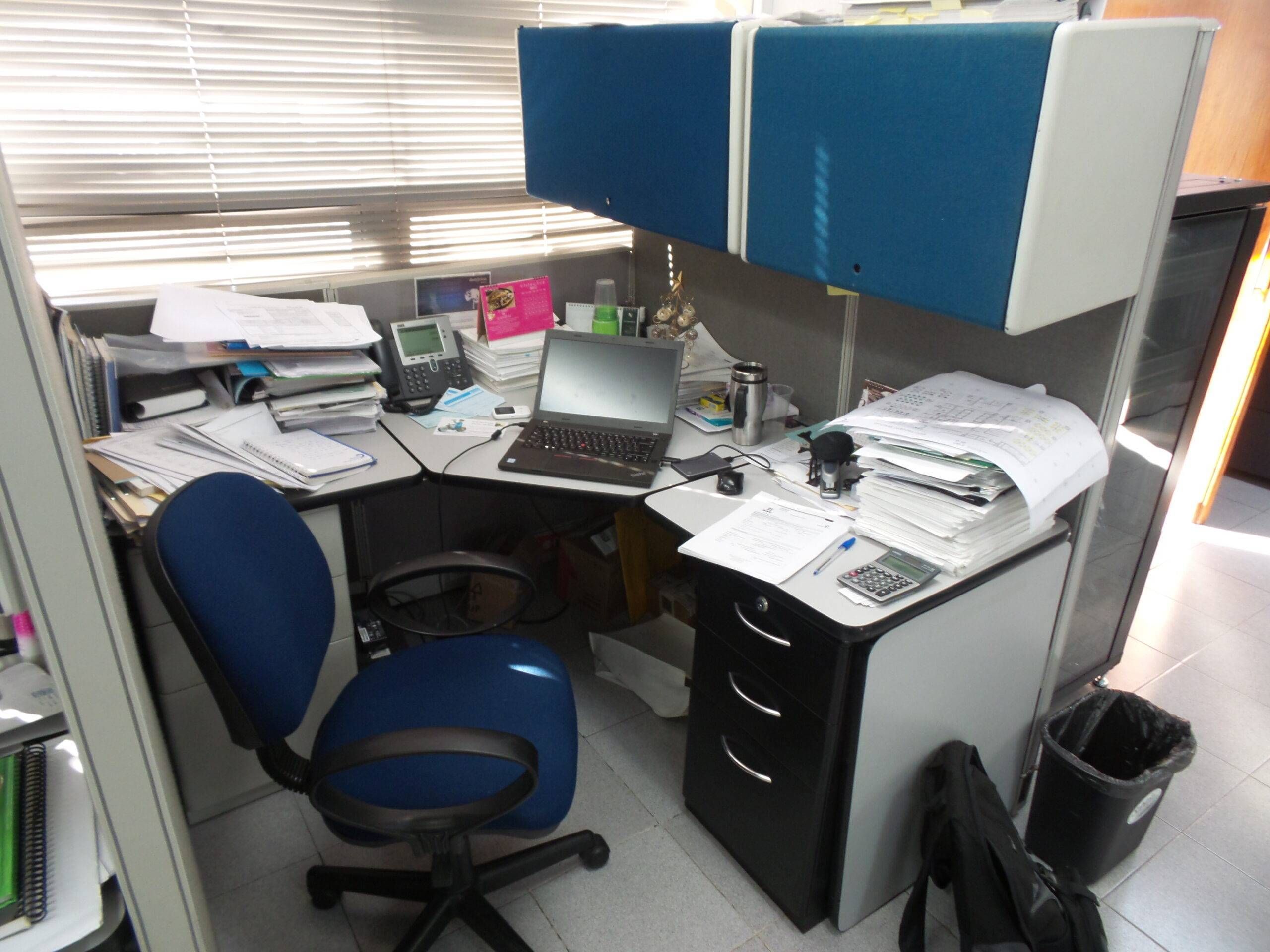 Lote 104 - Estación de trabajo para 4 personas individuales - Imagen 3