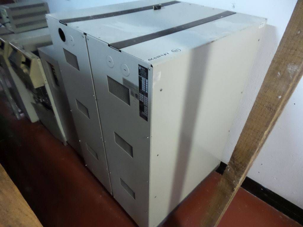 Lote 006 - Equipo eléctrico, UPS Best Power, Gabinetes y Motores - Imagen 2