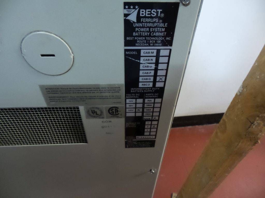 Lote 006 - Equipo eléctrico, UPS Best Power, Gabinetes y Motores - Imagen 43