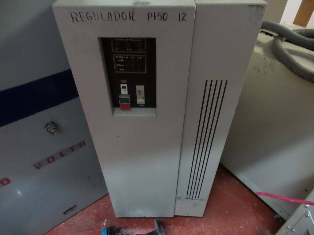 Lote 006 - Equipo eléctrico, UPS Best Power, Gabinetes y Motores - Imagen 38