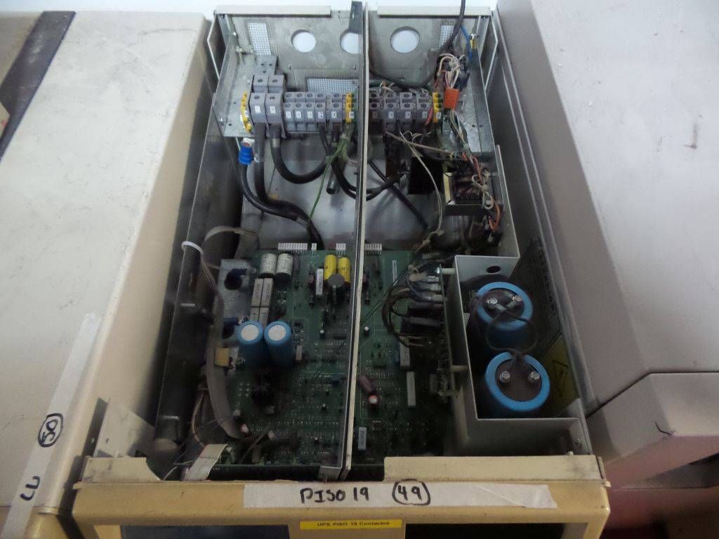 Lote 006 - Equipo eléctrico, UPS Best Power, Gabinetes y Motores - Imagen 30