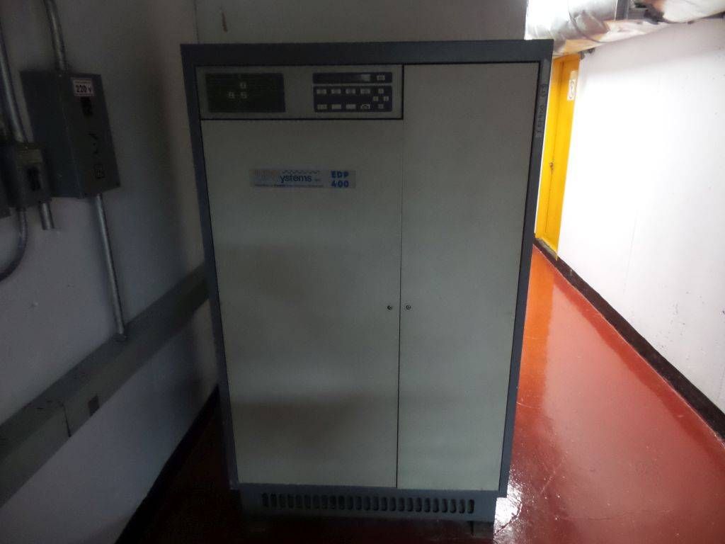 Lote 006 - Equipo eléctrico, UPS Best Power, Gabinetes y Motores - Imagen 11