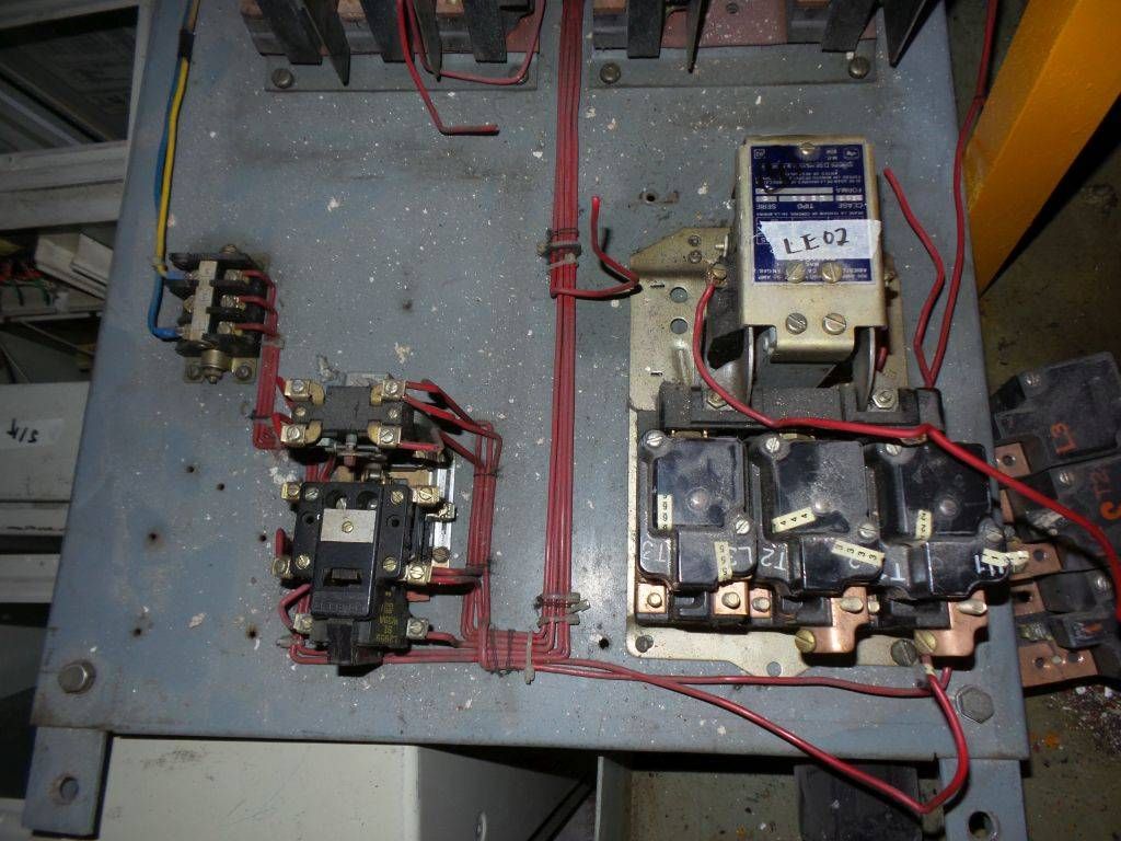 Lote 006 - Equipo eléctrico, UPS Best Power, Gabinetes y Motores - Imagen 147