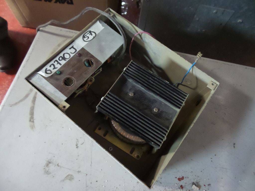 Lote 006 - Equipo eléctrico, UPS Best Power, Gabinetes y Motores - Imagen 155