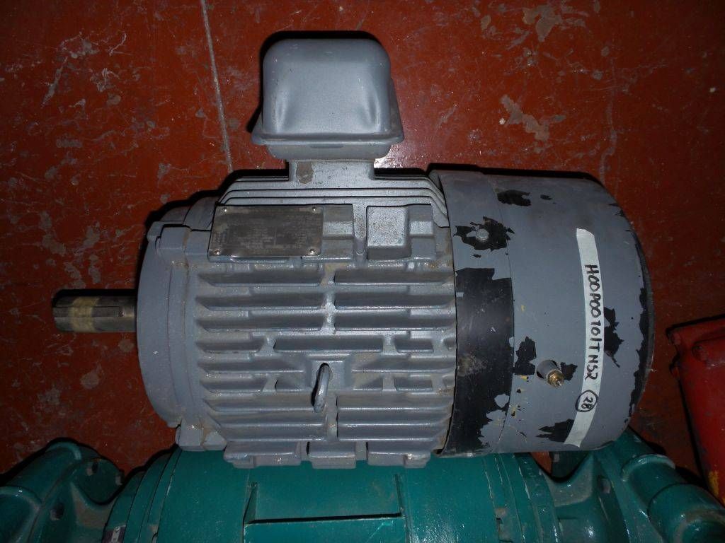 Lote 006 - Equipo eléctrico, UPS Best Power, Gabinetes y Motores - Imagen 124