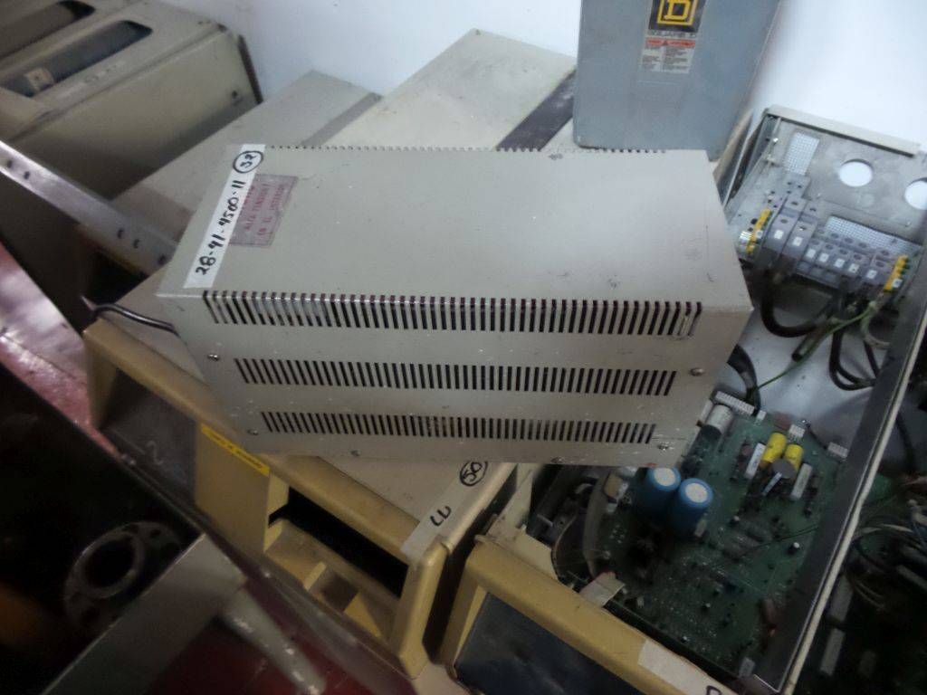 Lote 006 - Equipo eléctrico, UPS Best Power, Gabinetes y Motores - Imagen 115