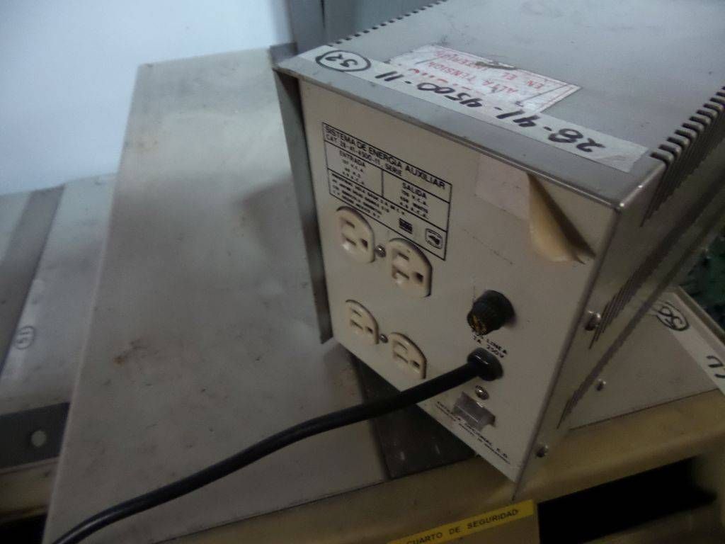 Lote 006 - Equipo eléctrico, UPS Best Power, Gabinetes y Motores - Imagen 116