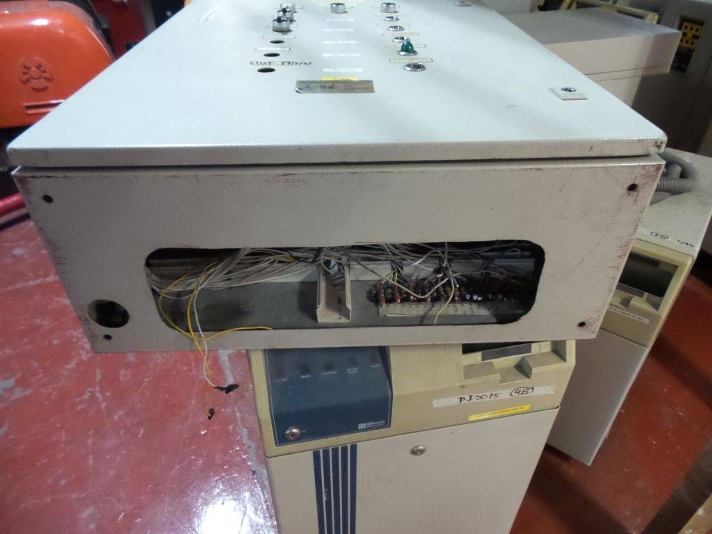 Lote 006 - Equipo eléctrico, UPS Best Power, Gabinetes y Motores - Imagen 96