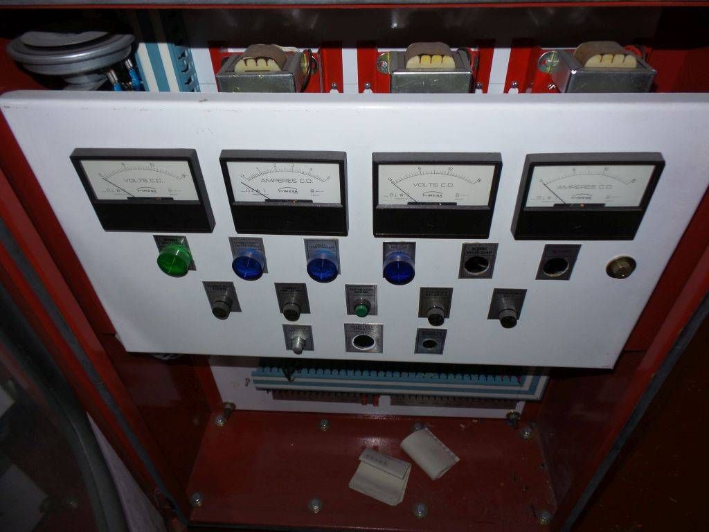 Lote 006 - Equipo eléctrico, UPS Best Power, Gabinetes y Motores - Imagen 86