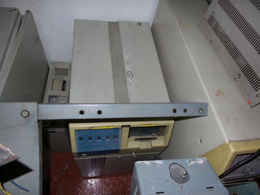 Lote 006 - Equipo eléctrico, UPS Best Power, Gabinetes y Motores - Imagen 59