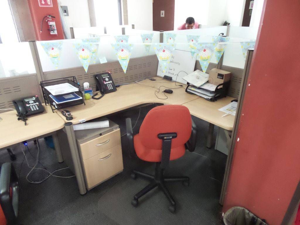 Lote 015 - Estación de trabajo para 16 personas con 16 archiveros chicos de dos cajones - Imagen 5
