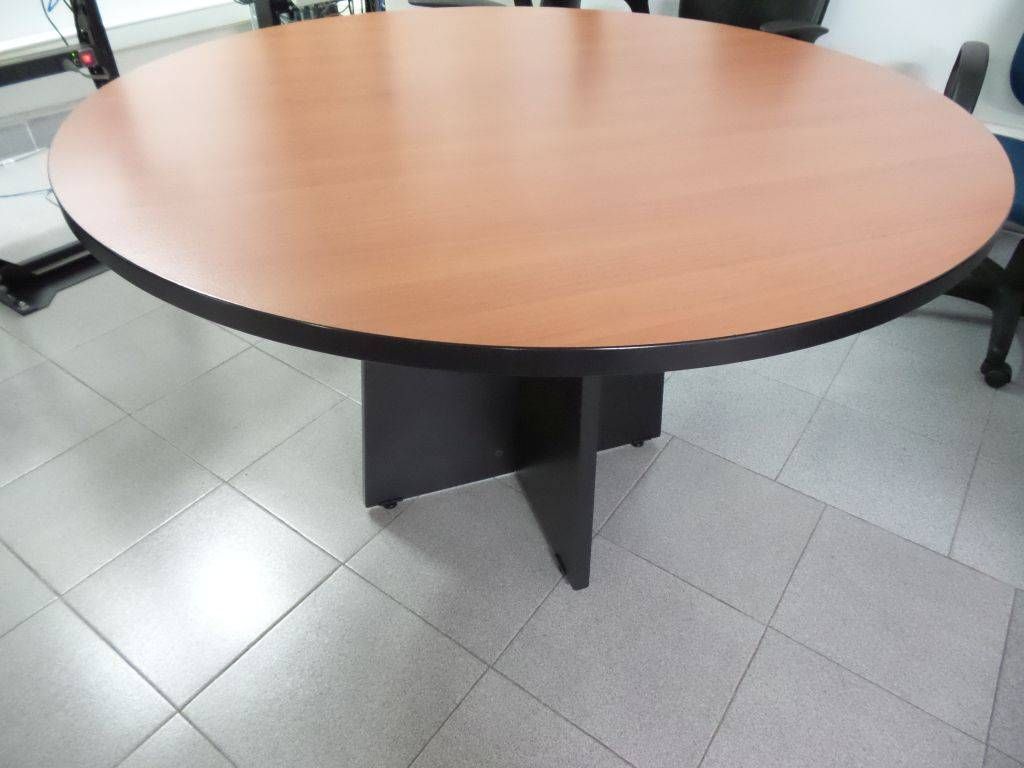 Lote 145 - Mesa circular de madera con 4 sillas fijas en tela color azul con descansa brazos - Imagen 6