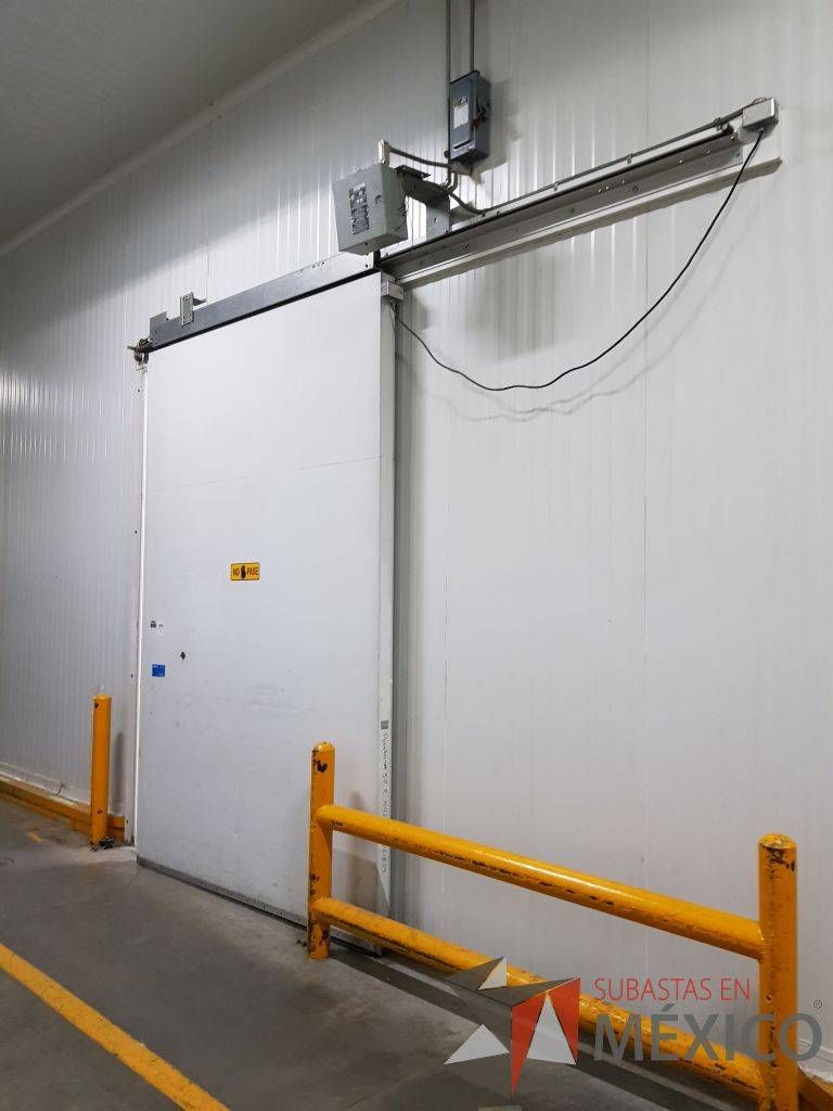 Lote 127 - Puerta para cámara fría, automatizada, en reparación 3.43m alto X 2.24m ancho - Imagen 3