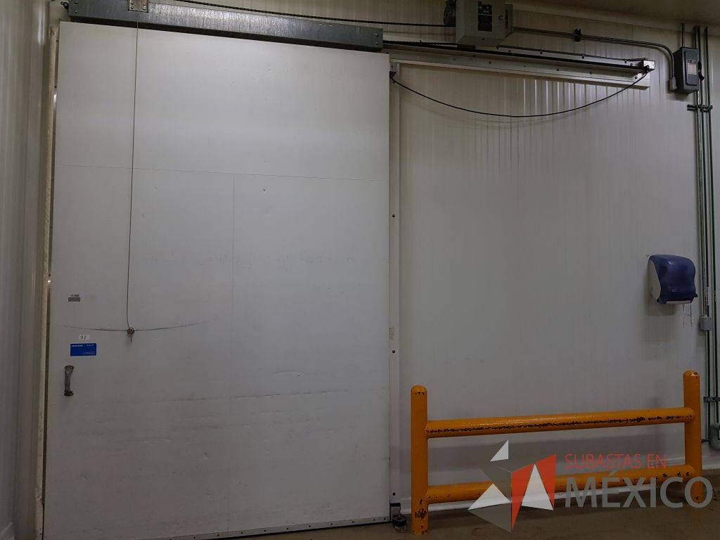 Lote 130 - Puerta para cámara fría, automatizada, no sirve sistema eléctrico - Imagen 2