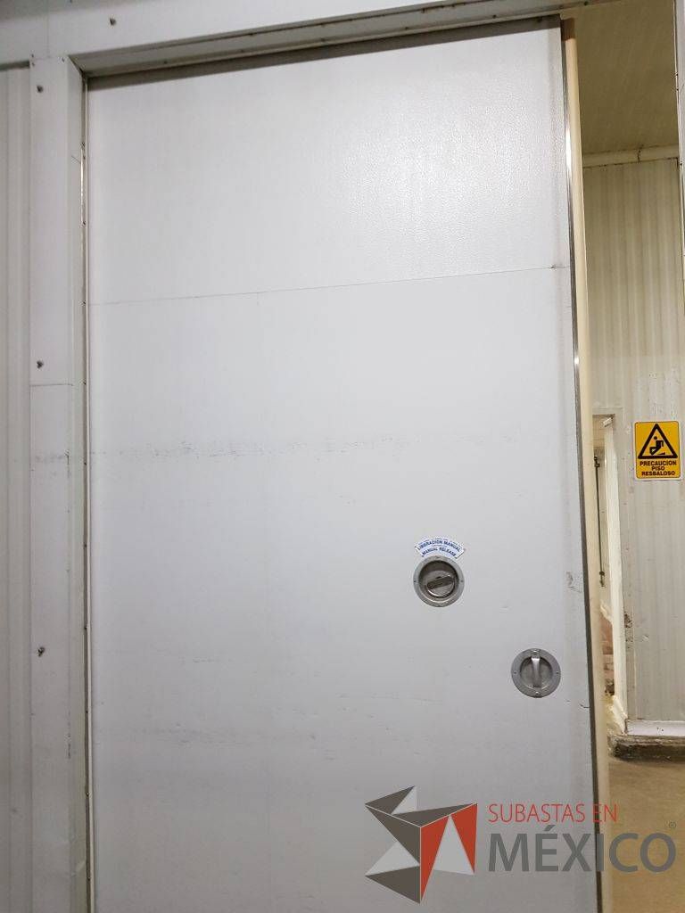 Lote 041 - Puerta para cámara fría, automatizada, no sirve sistema eléctrico