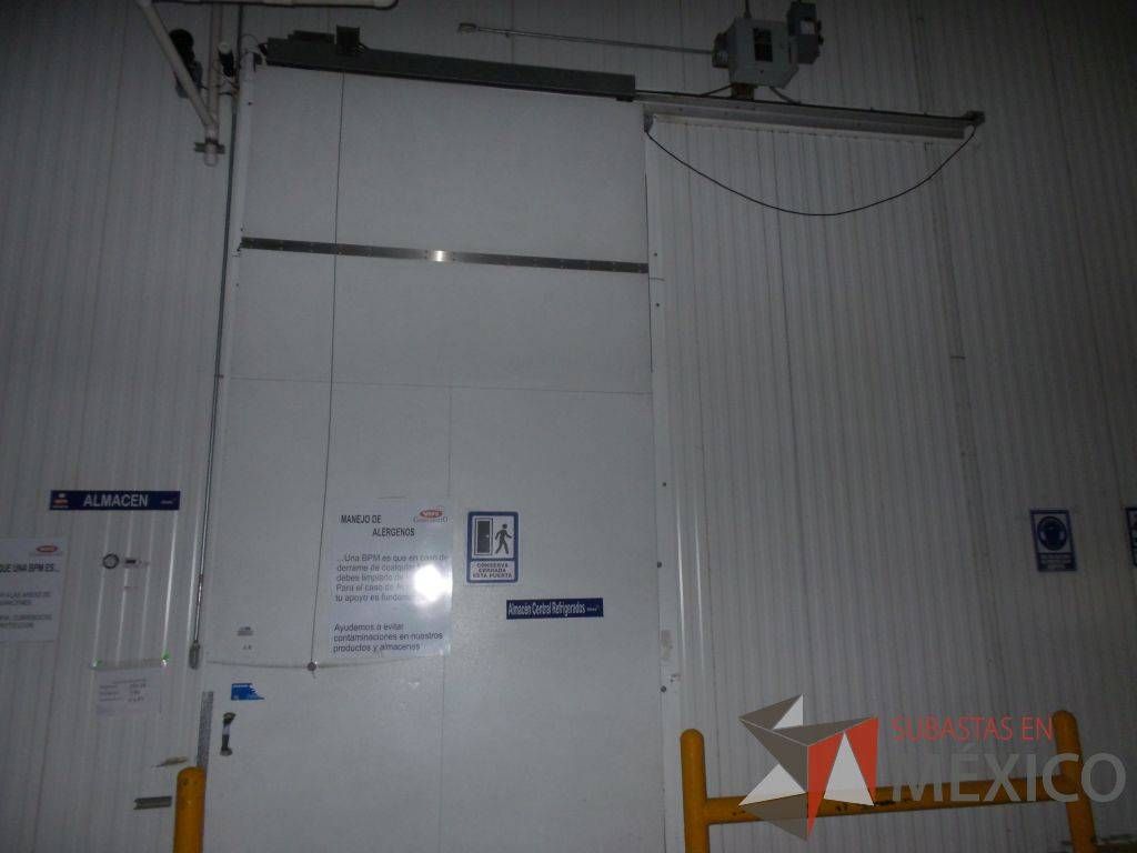 Lote 049 - Puerta para cámara fría, automatizada, no funciona sistema eléctrico - Imagen 2