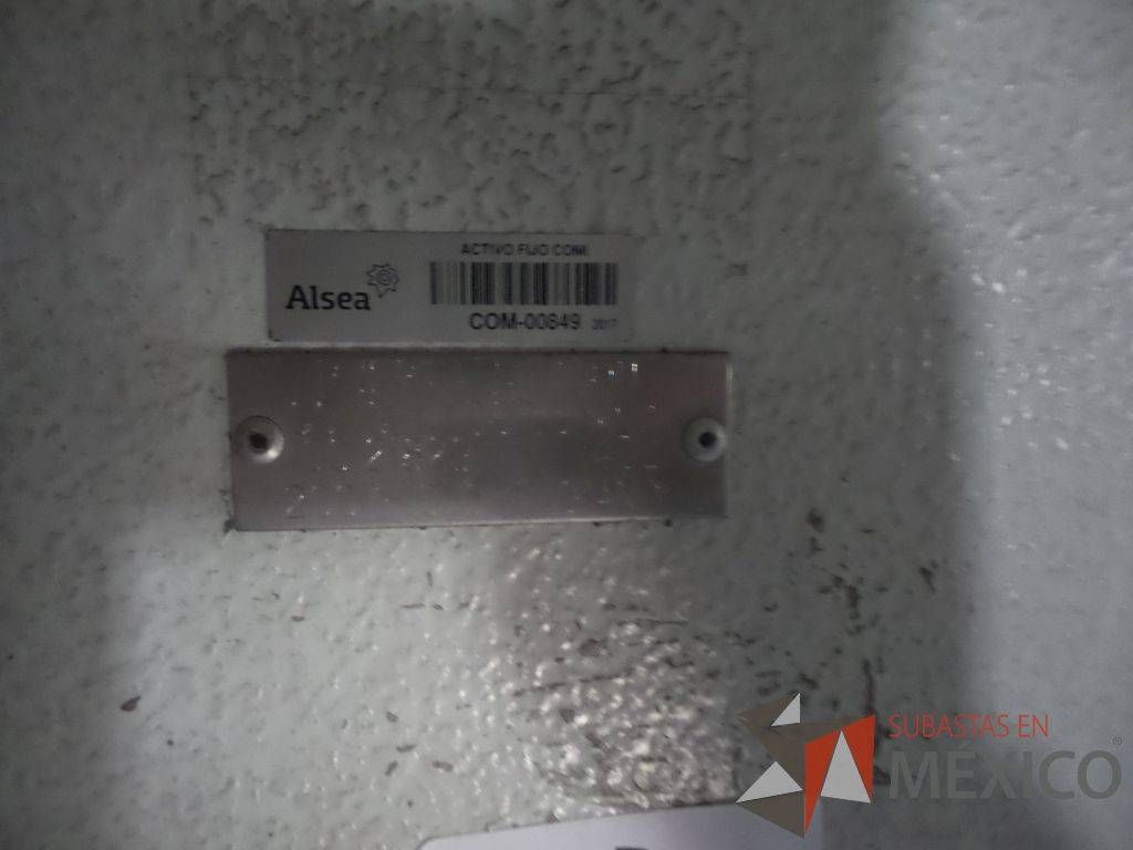 Lote 148 - Puerta para cámara fría, automatizada, no funciona sistema eléctrico - Imagen 4