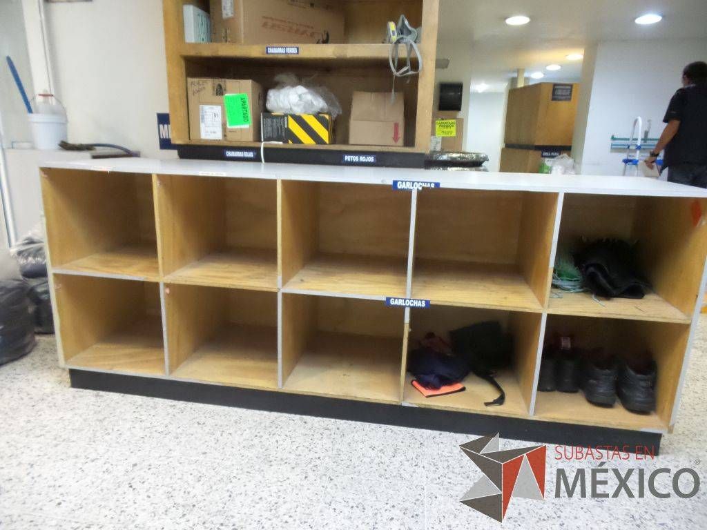 Lote 105 - 9 Cancel, 3 Puertas de aluminio, Escritorio de madera, Muebles de madera - Imagen 7