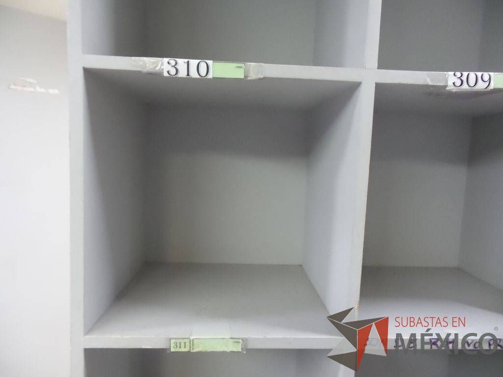 Lote 105 - 9 Cancel, 3 Puertas de aluminio, Escritorio de madera, Muebles de madera - Imagen 15