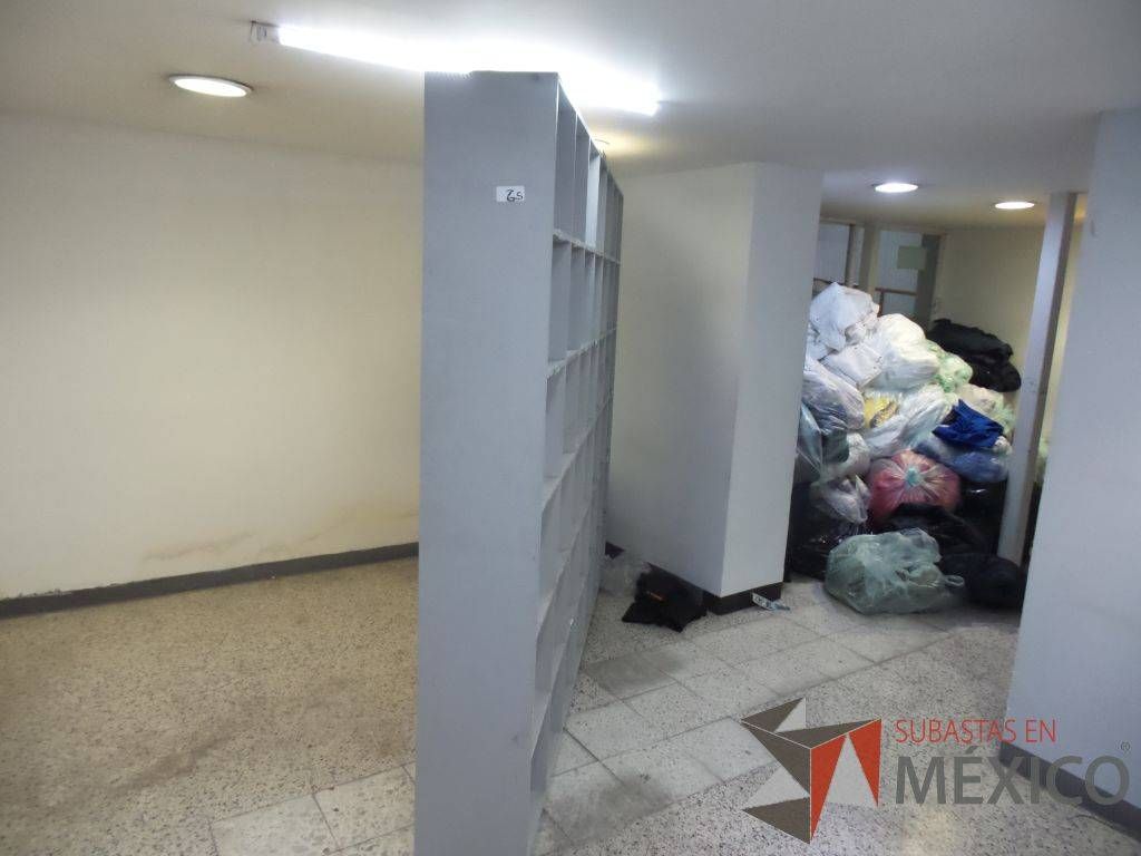 Lote 105 - 9 Cancel, 3 Puertas de aluminio, Escritorio de madera, Muebles de madera - Imagen 16