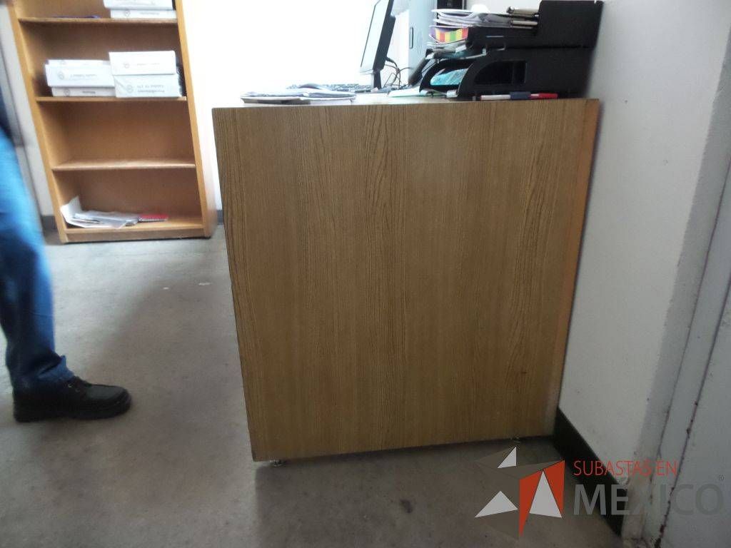 Lote 105 - 9 Cancel, 3 Puertas de aluminio, Escritorio de madera, Muebles de madera - Imagen 19