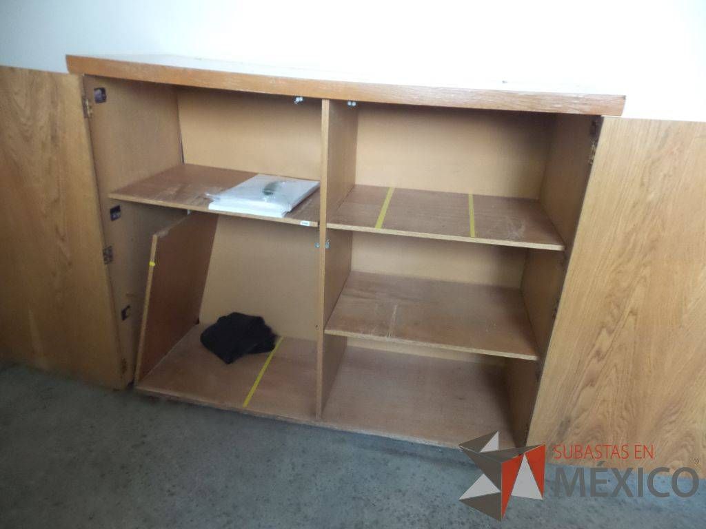 Lote 105 - 9 Cancel, 3 Puertas de aluminio, Escritorio de madera, Muebles de madera - Imagen 21