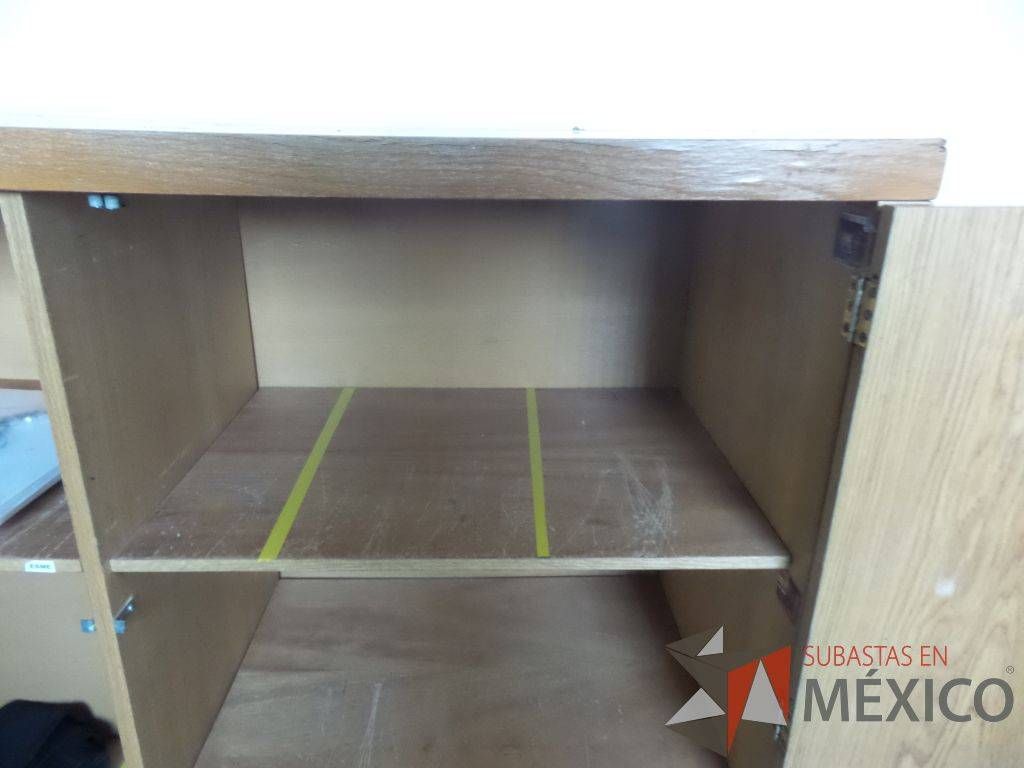 Lote 105 - 9 Cancel, 3 Puertas de aluminio, Escritorio de madera, Muebles de madera - Imagen 22
