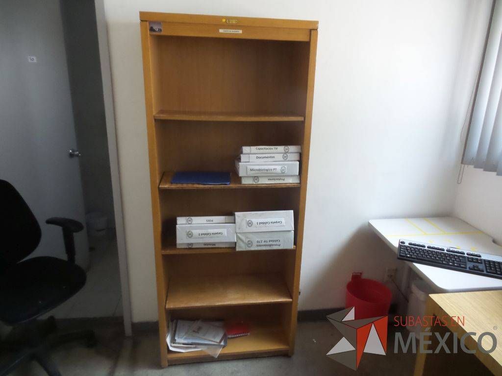 Lote 105 - 9 Cancel, 3 Puertas de aluminio, Escritorio de madera, Muebles de madera - Imagen 23