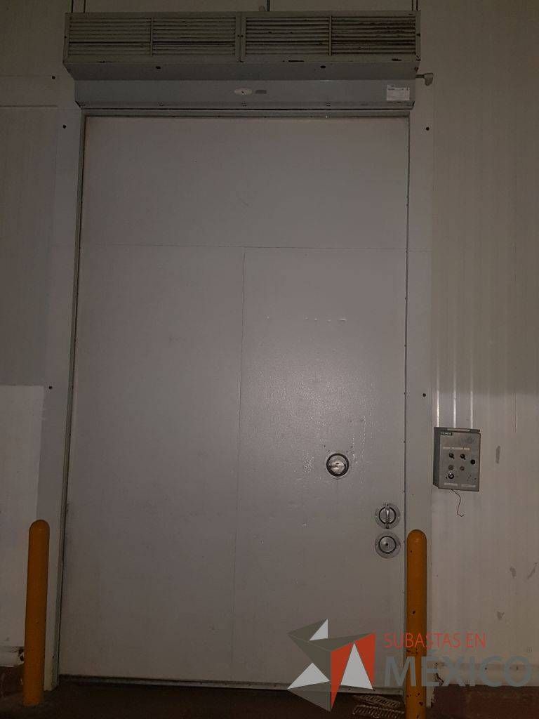Lote 176 - Puerta para cámara fría, automatizada, no funciona