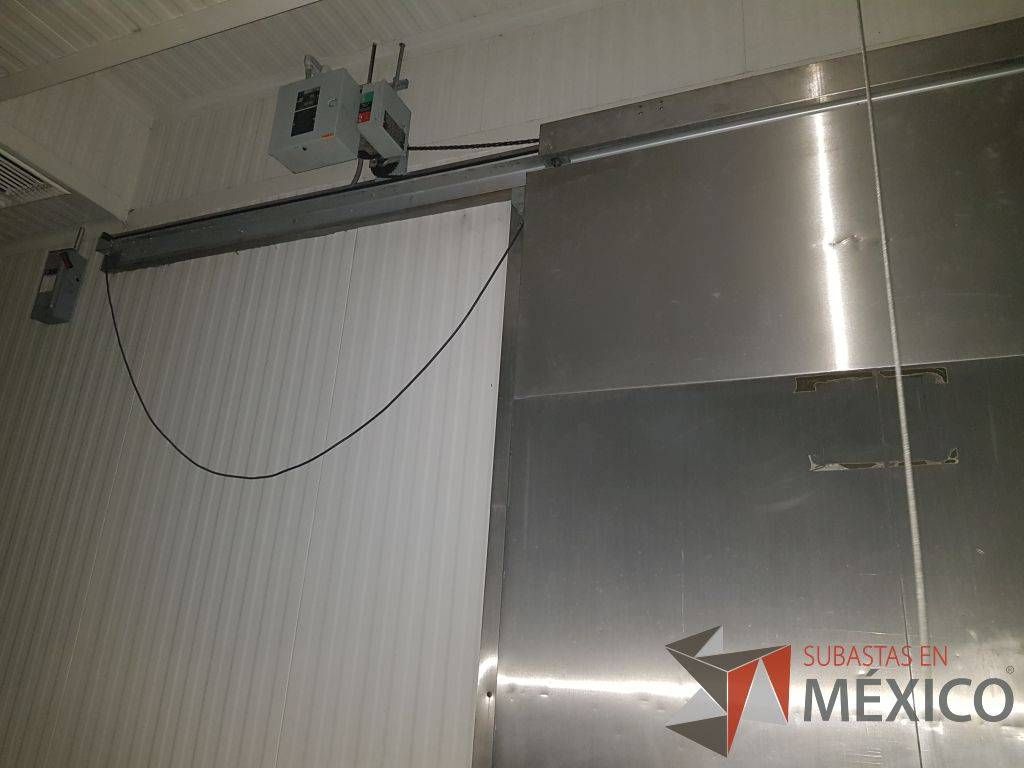 Lote 181 - Puerta Eléctrica Funciona sistema electrico 2.24 Ancho X 3.70 Alto - Imagen 3