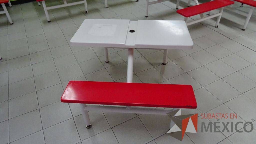 Lote 078 - 12 Mesas con banco para comedor en color blanco con rojo - Imagen 5