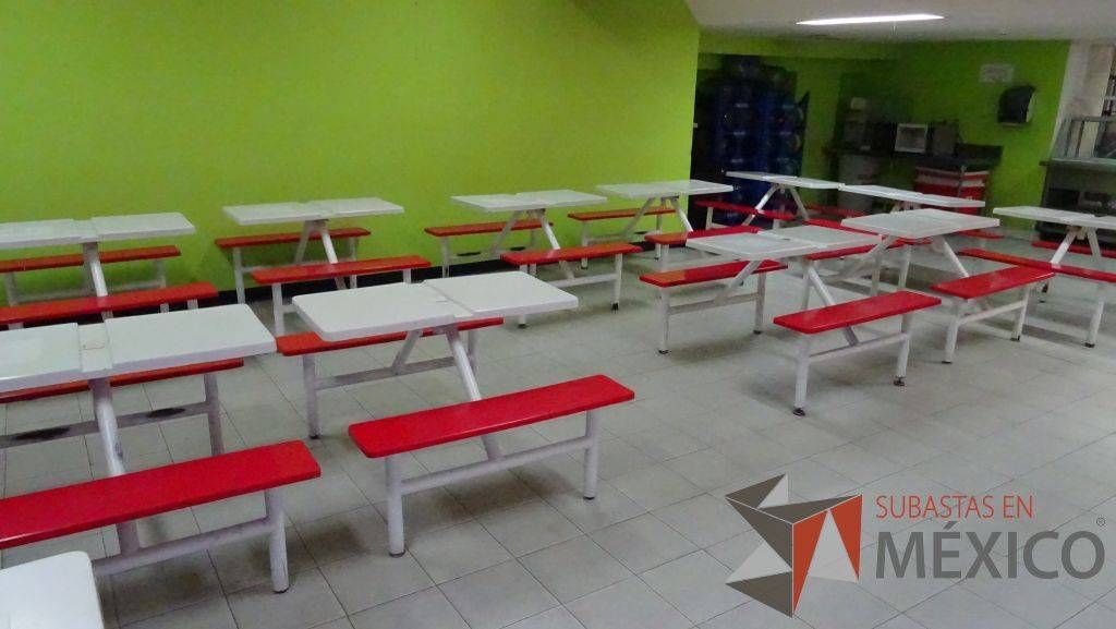 Lote 078 - 12 Mesas con banco para comedor en color blanco con rojo - Imagen 2