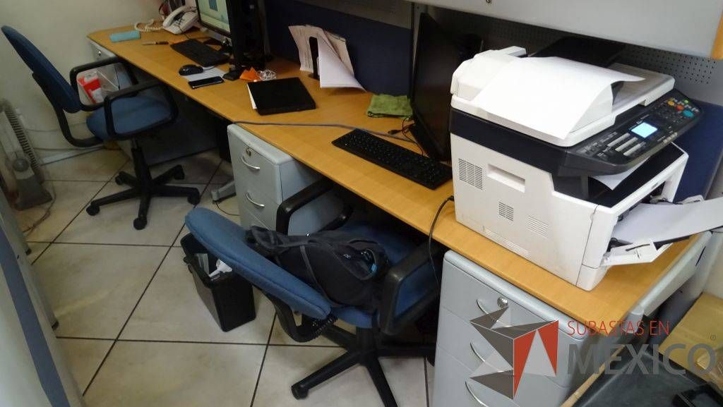 Lote 003 - Estación de trabajo lineal para 3 personas - Imagen 2