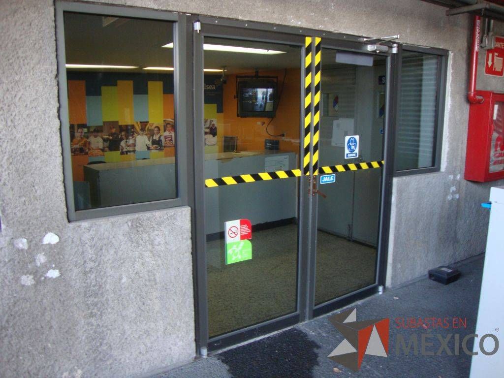 Lote 208 - 6 Puertas de aluminio y 1 Puerta de dos piezas Aluminio - Imagen 12