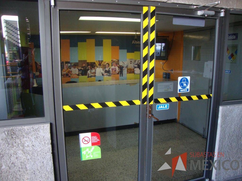 Lote 208 - 6 Puertas de aluminio y 1 Puerta de dos piezas Aluminio - Imagen 13