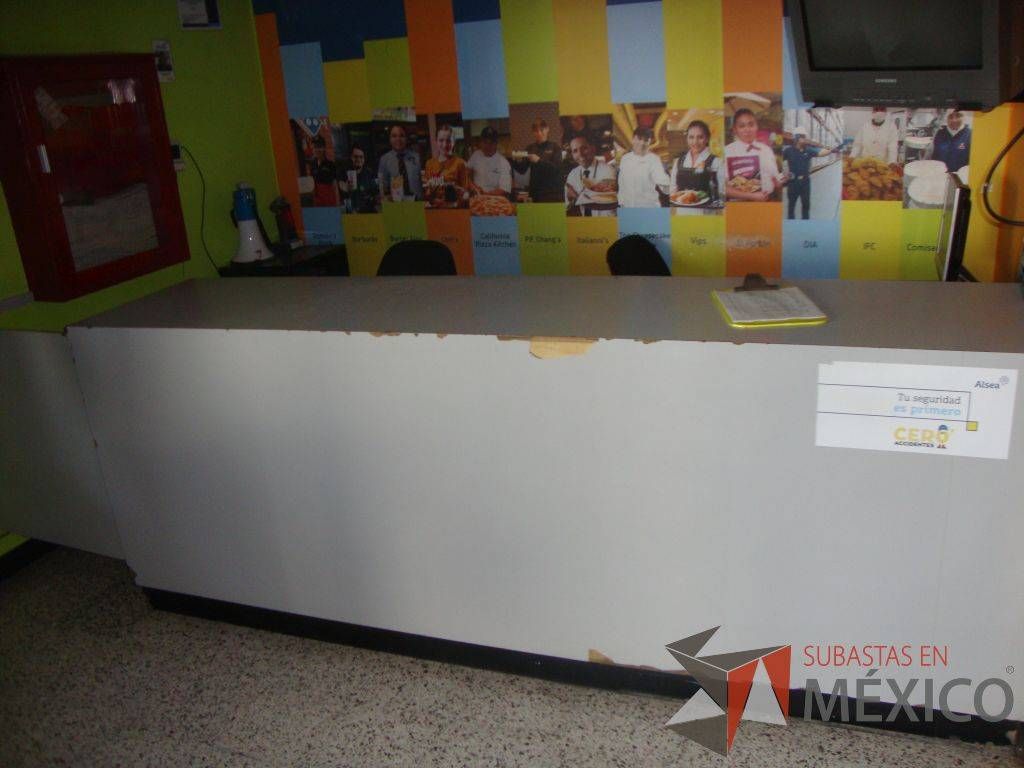 Lote 105 - 9 Cancel, 3 Puertas de aluminio, Escritorio de madera, Muebles de madera - Imagen 26