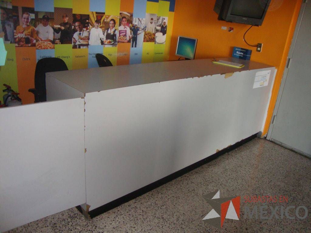 Lote 105 - 9 Cancel, 3 Puertas de aluminio, Escritorio de madera, Muebles de madera - Imagen 28