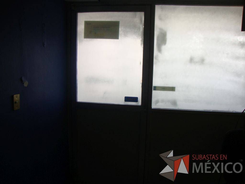 Lote 208 - 6 Puertas de aluminio y 1 Puerta de dos piezas Aluminio - Imagen 3