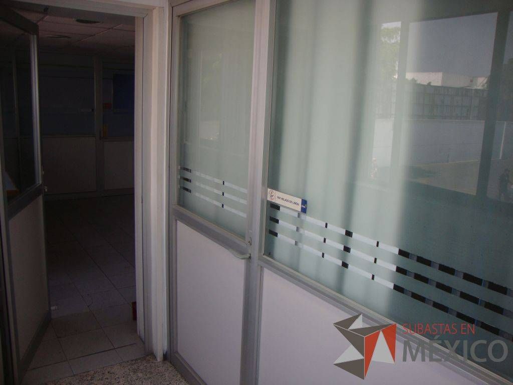 Lote 208 - 6 Puertas de aluminio y 1 Puerta de dos piezas Aluminio - Imagen 4