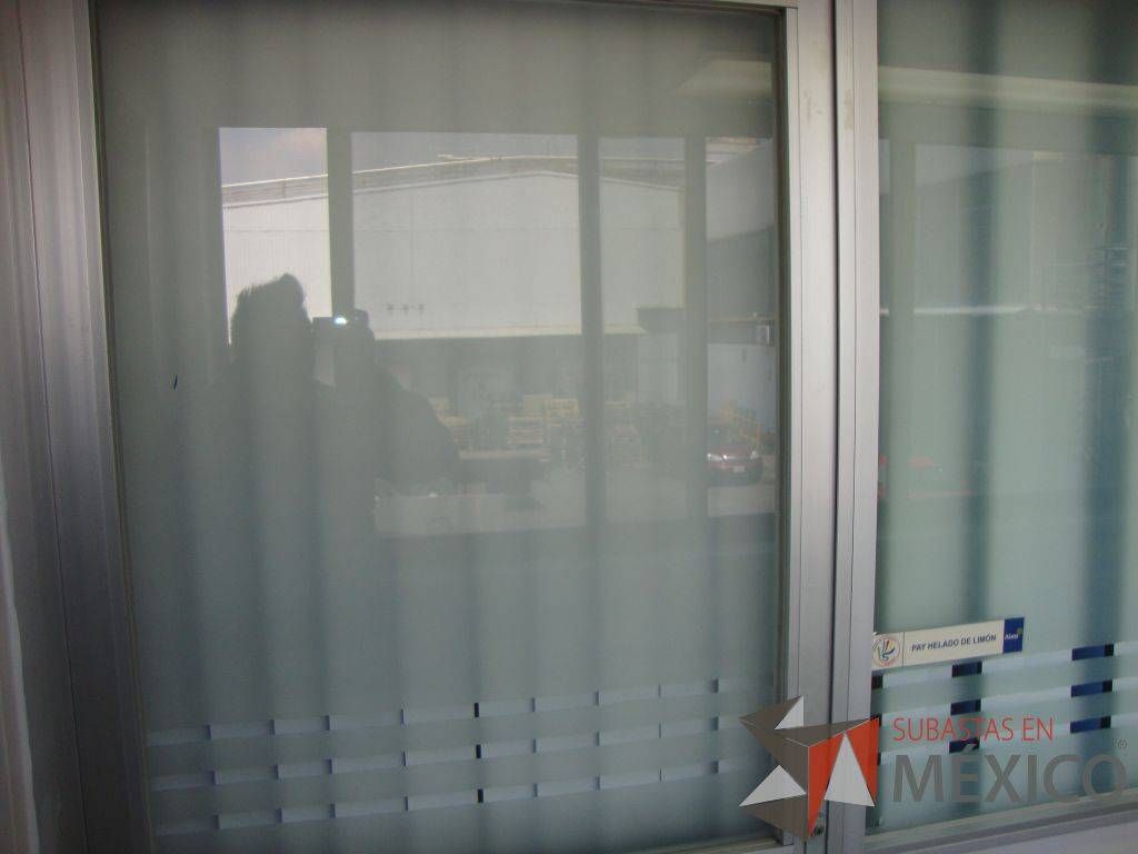 Lote 208 - 6 Puertas de aluminio y 1 Puerta de dos piezas Aluminio - Imagen 5